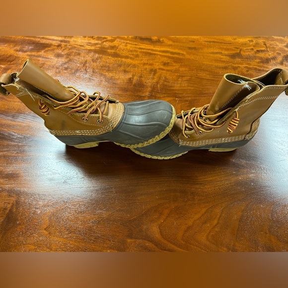 LL Bean Women's Bean Boots, 8" - Picture 7 of 11